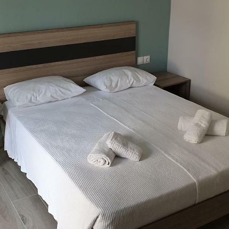 Chriselia 1 Apartment Nea Roda Ngoại thất bức ảnh