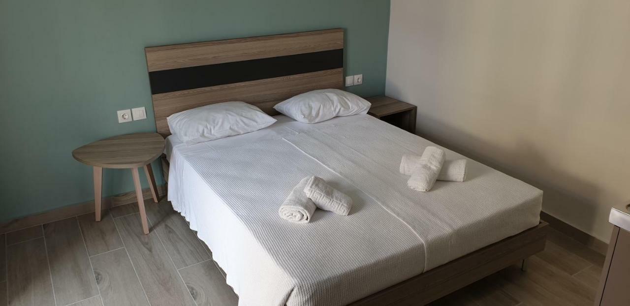 Chriselia 1 Apartment Nea Roda Ngoại thất bức ảnh